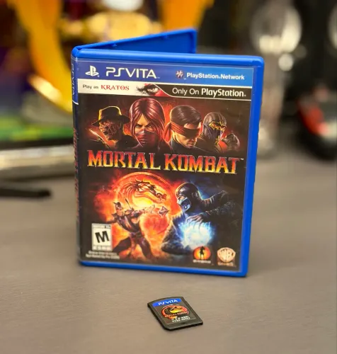 Mortal Kombat 9 - PSVITA com KRATOS (SEMI NOVO)