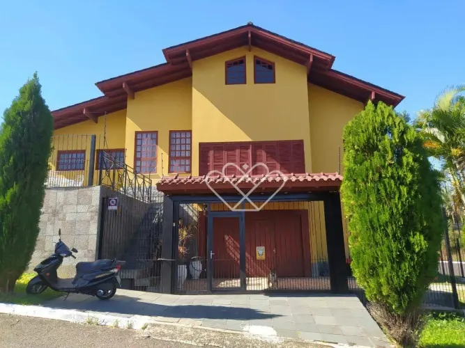Casa completa com piscina e salão de festas: ideal para morar ou investir