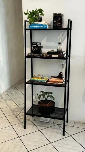 Estante de metal preta - estilo industrial