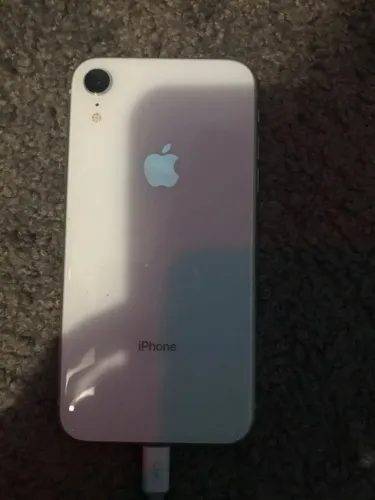 iPhone XR 128gb bateria em 85/86, sem trincados, arranhões nem nada, estado de novo