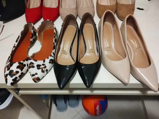 Dois scarpins Vizzano e sapatilha JustFlats 34