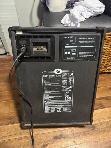 Caixa de som violão e guitarra 