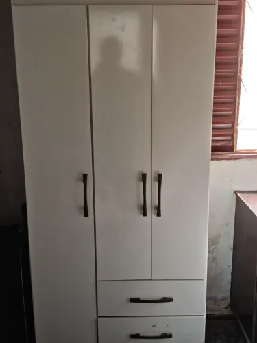 Guarda roupa solteiro branco