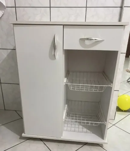 Armário/fruteira e escrivaninha