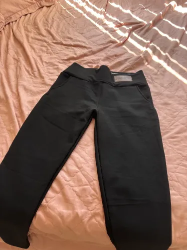 Vendo calça legging seminova peluciada por dentro