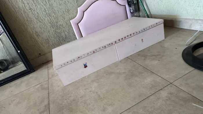 Penteadeira 100% MDF rosa incluso cabeceira