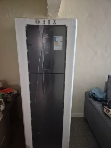 Geladeira Eletrolux 390L cor Preta Ainda na Embalagem