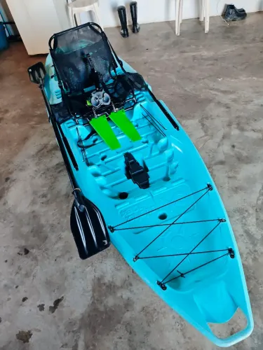 Vendo caiaque Alpha azul top da milha náutica acompanha pedal Cross drive milha náutica