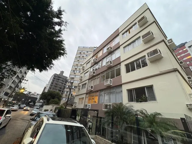 Apartamento amplo próximo ao Hippo no Centro