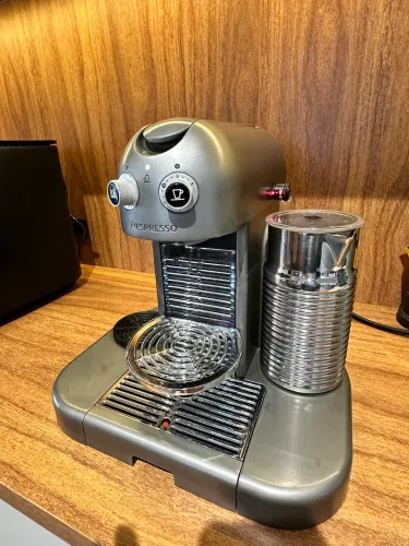 Cafeteira nespresso Gran Maestria