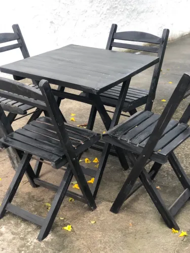 Mesa com 4 Cadeiras Dobráveis de Madeira Preta