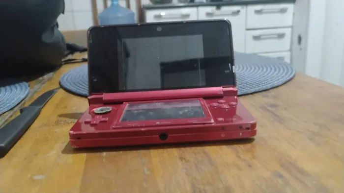 Nintendo 3ds vermelho (com carregador)