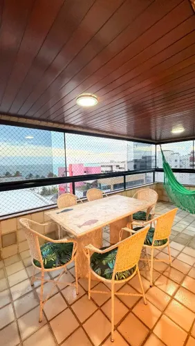 Alugo Excelente Apto Cobertura de 4 quartos sendo 3 suítes a 70 m da Praia 