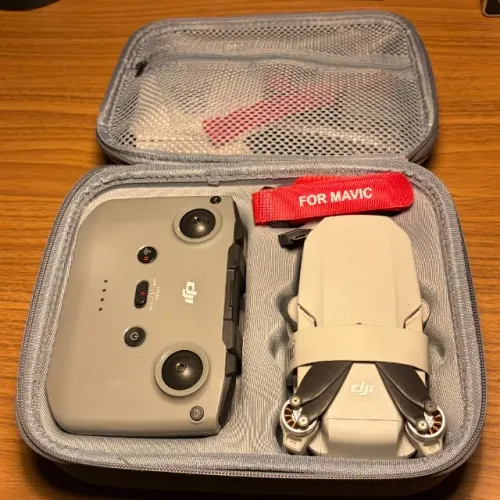Drone DJI Mini 4K com Controle, Bolsa e Acessórios - Filma em 4K, Leve e Completo