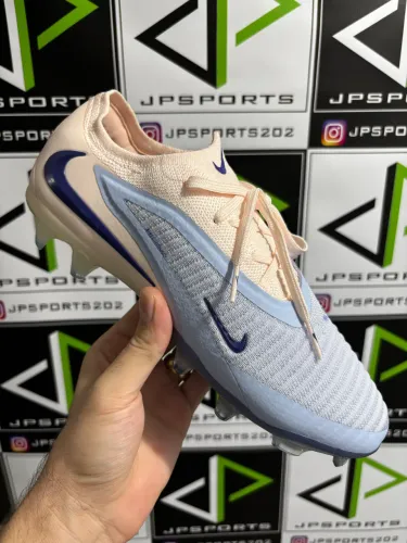 Chuteira Nike Phantom campo