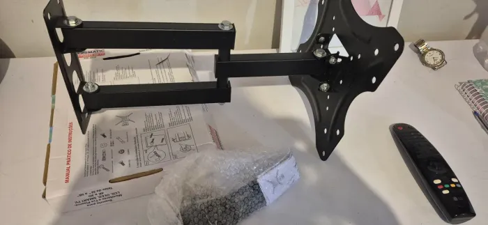Suporte articulado pra TV
