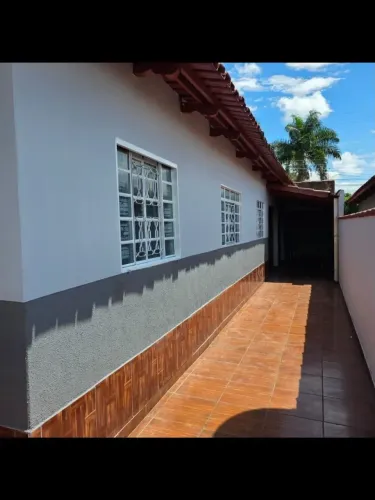 Casa para venda possui 194 metros quadrados com 3 quartos em Setor São Paulo - Nerópolis -