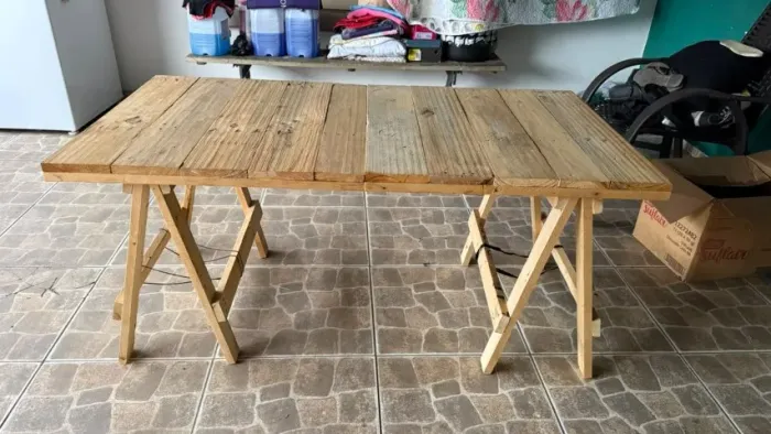 Cavalete de Madeira com Tampo Reforcado