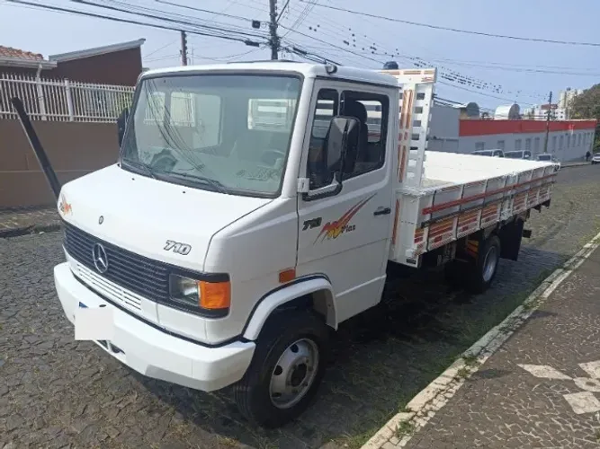 Mercedes 710 carroceria 2010