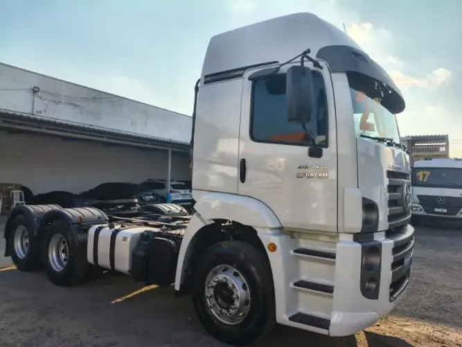 VW CONSTELLETION 25-420 6X2 LEITO TETO ALTO AUTOMÁTICO VTRONIC