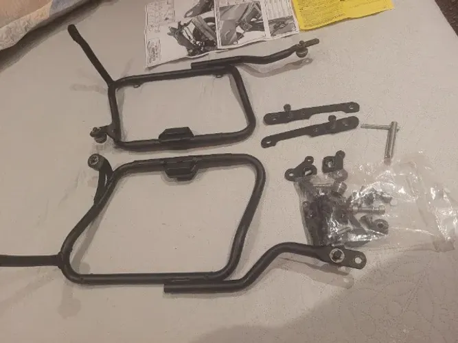 Suportes laterais Givi PLXR541 para Bandit