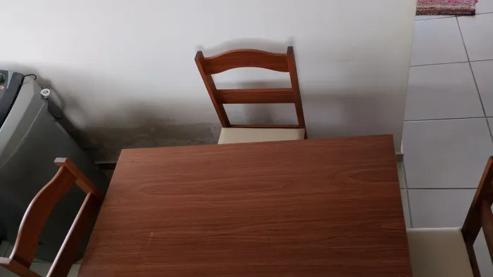 Vendo com 4 cadeiras 