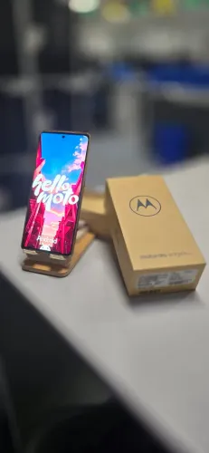 Motorola Edge 30 Ultra 5G (Branco - 12 GB RAM - 256 GB)