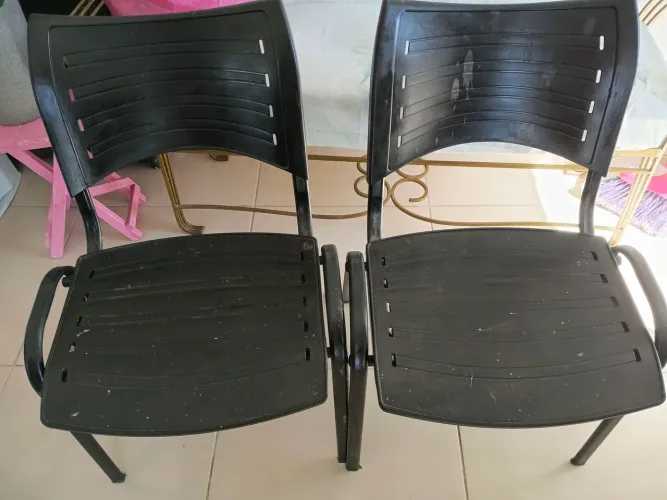 Vendedo duas cadeiras