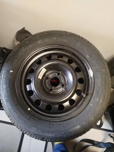 Pneu + roda em excelente estado 
