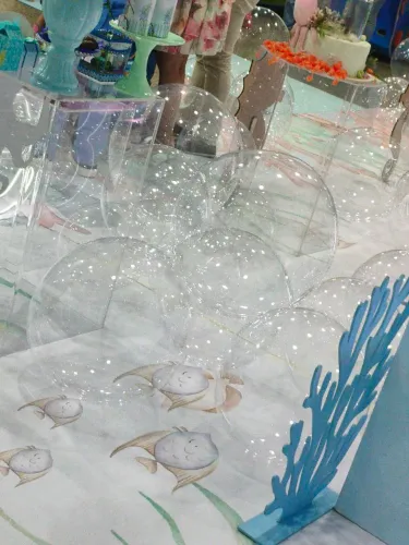 Vendo balões transparentes