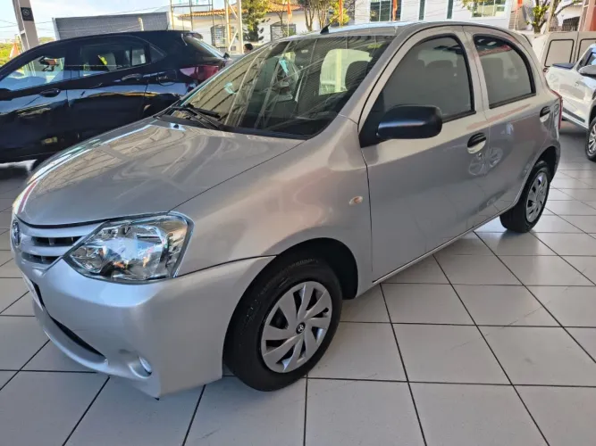 Toyota Etios X 1.3 Flex 16V 5P Mec. 2013