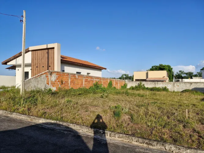 Vende-se lote no Castelinho