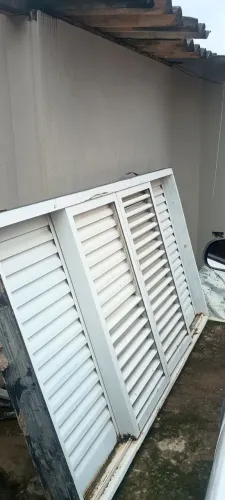 Vendo janela Sasazaki 2,00x1,20 usada só falta pintar $400 reais 