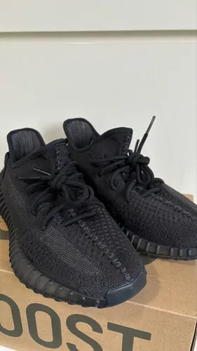Tênis Adidas Yeezy Boost 350 V2 Onyx - Original - Excelente estado