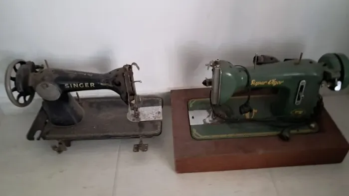Máquinas de Costura Antigas Singer e Super Vigor - Raras