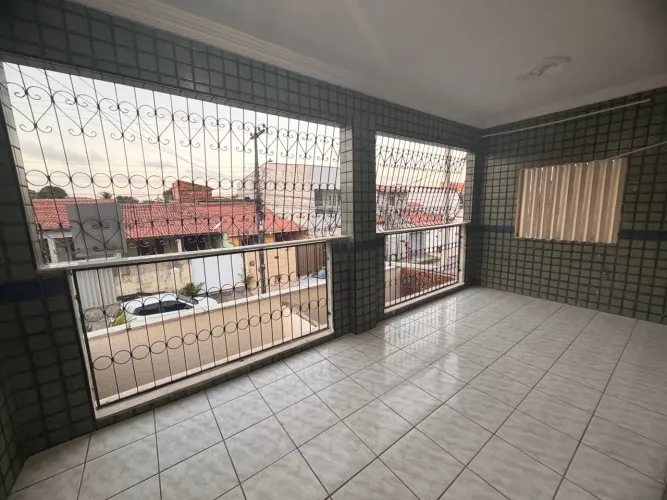 CASA (ALTOS) COM 3 QUARTOS E VARANDA PARA ALUGUEL EM MESSEJANA