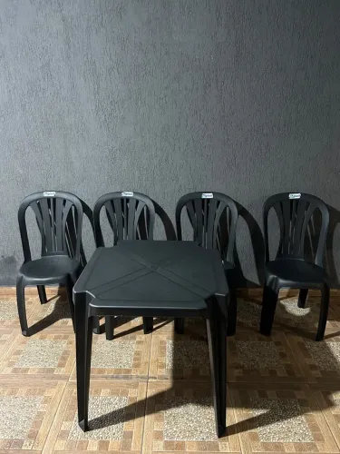 Kit mesa quadrada + 4 cadeiras padrão