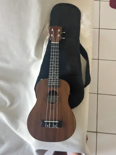 Ukulele Cnaglewood Português