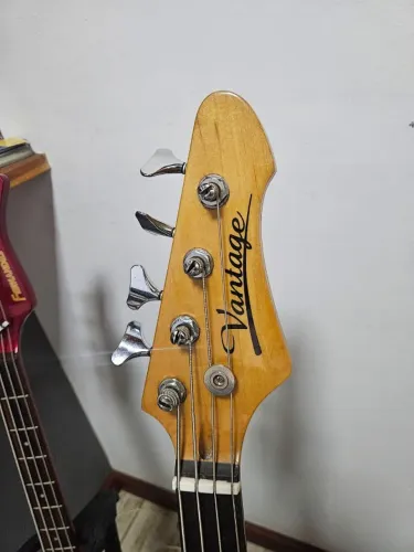 Baixo Vantage VIB-35