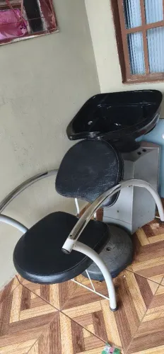Vendo lavatório, cadeira hidráulica e geladeira