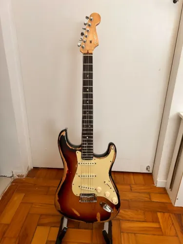 Guitarra Fender Stratocaster Deluxe Usa Sunburst Relic (Usado)