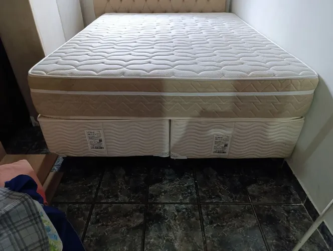 Cama box com cabeceira, preço inicial 1800 a negociar