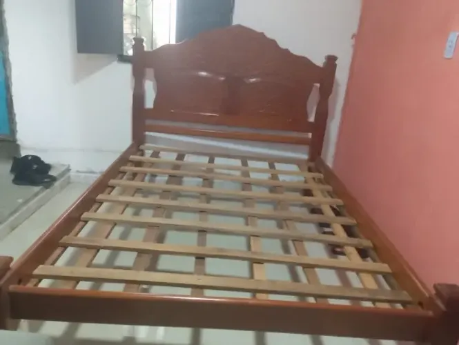 Vende-se uma Cama Boa de Casal , Madeira Agile