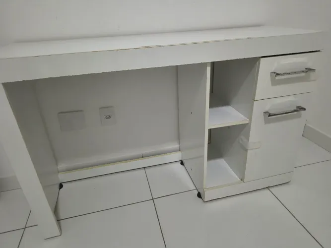 Escrivaninha com cadeira de escritório
