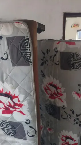 Cama de solteiro dupla( com auxiliar )