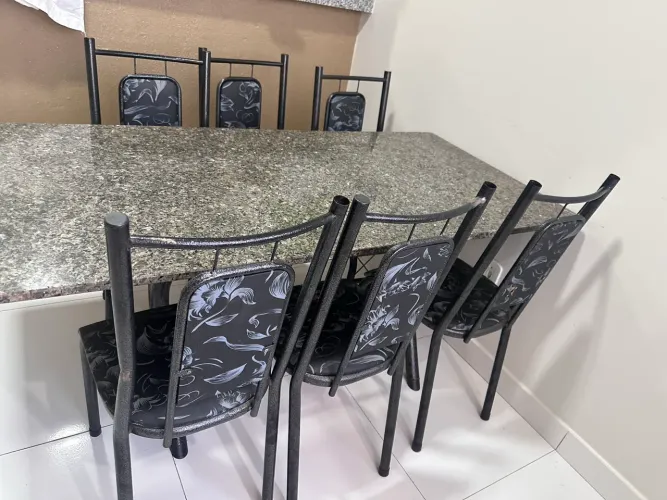 Vendo mesa de mármore com 6 cadeiras