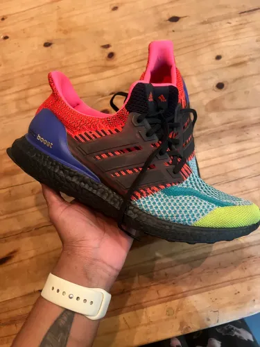 TÊNIS adidas ultraboost colorido