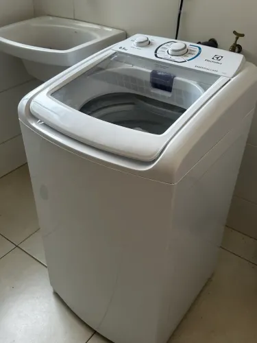 VENDO - MÁQUINA DE LAVAR 8,5Kg. ELECTROLUX. NOVÍSSIMA. 02 ANOS DE USO.