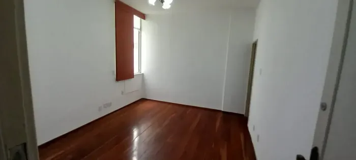 Excelente apartamento à venda na Rua das Laranjeiras  ao lado da General Glicério