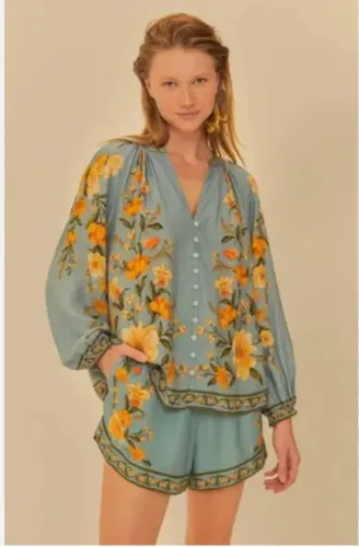 conjunto Farm estampa "Borboleta em Flor" na cor azul, assinado marca carioca FARM Rio